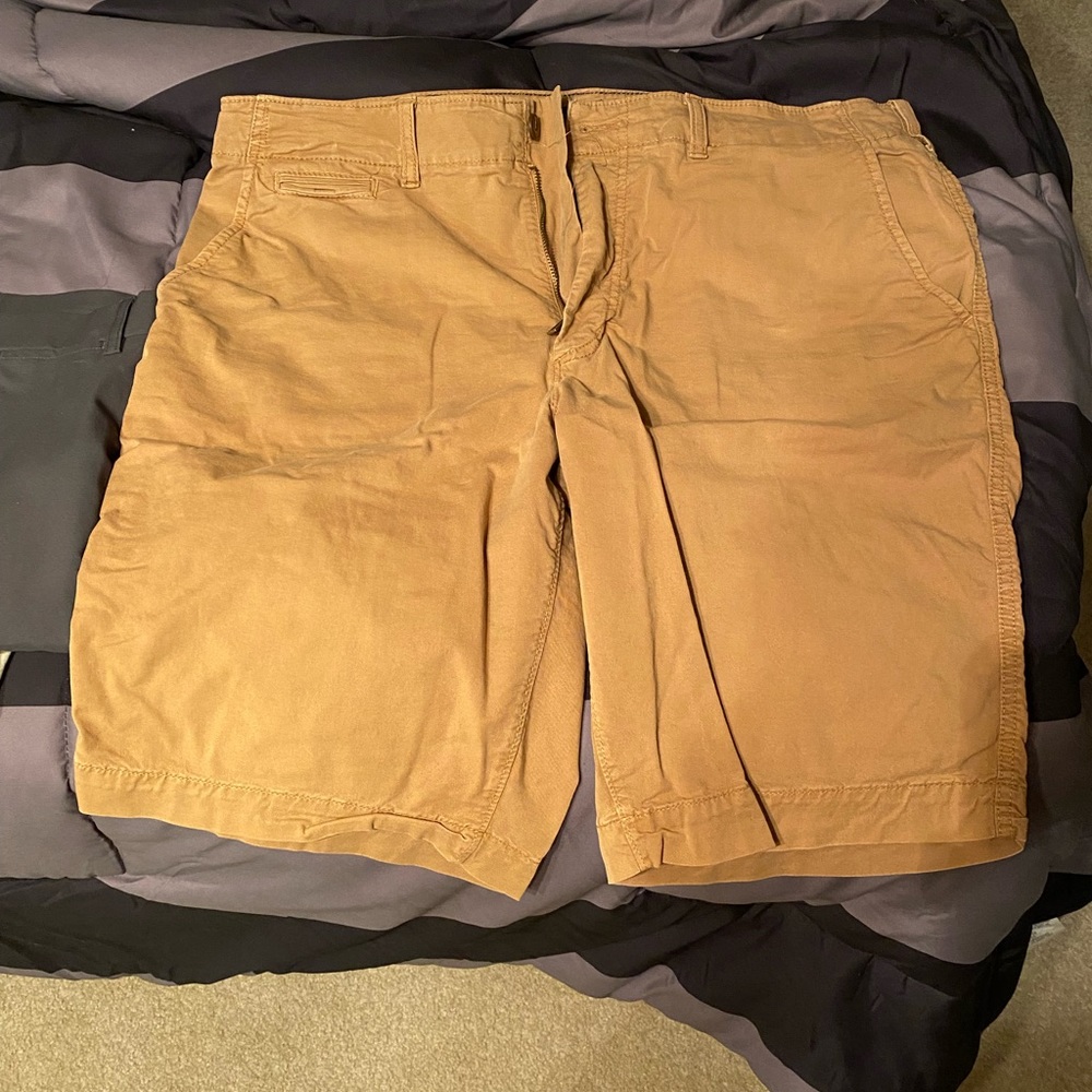 Men’s khaki shorts size 36 waist